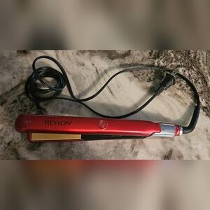 Revlon Red Ceramic Flat Iron Hair Straightener